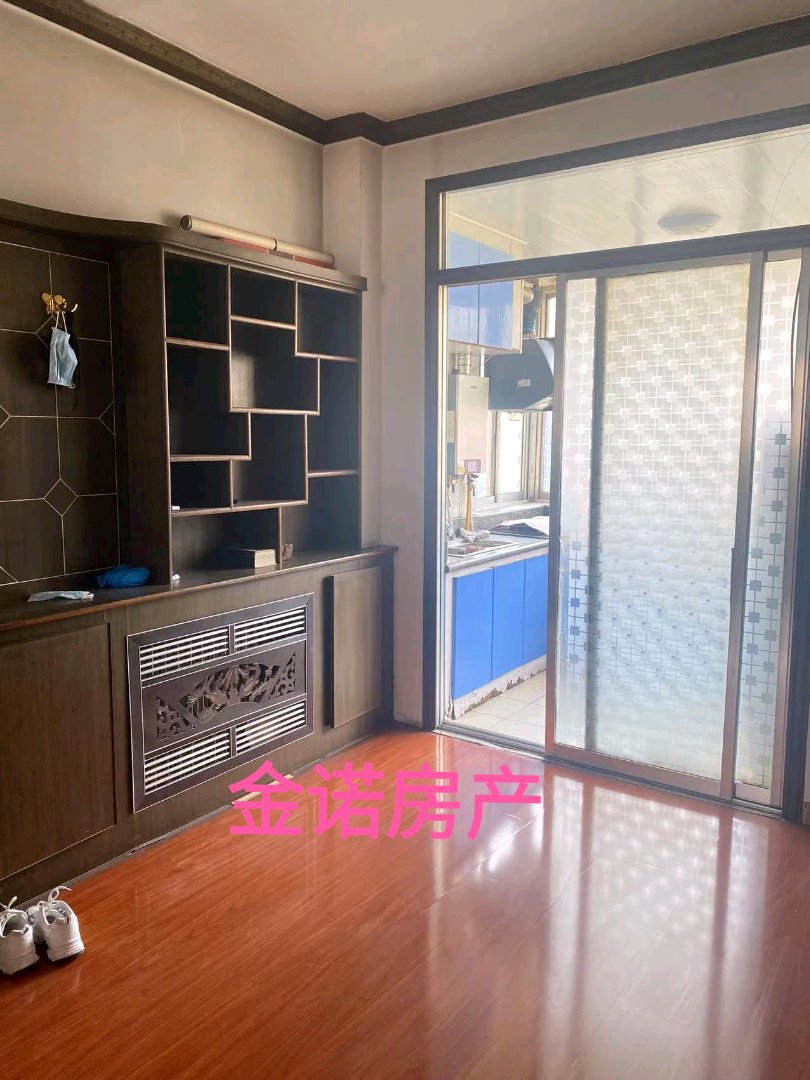 海天小区,房子地段好,出行方便,近学校5