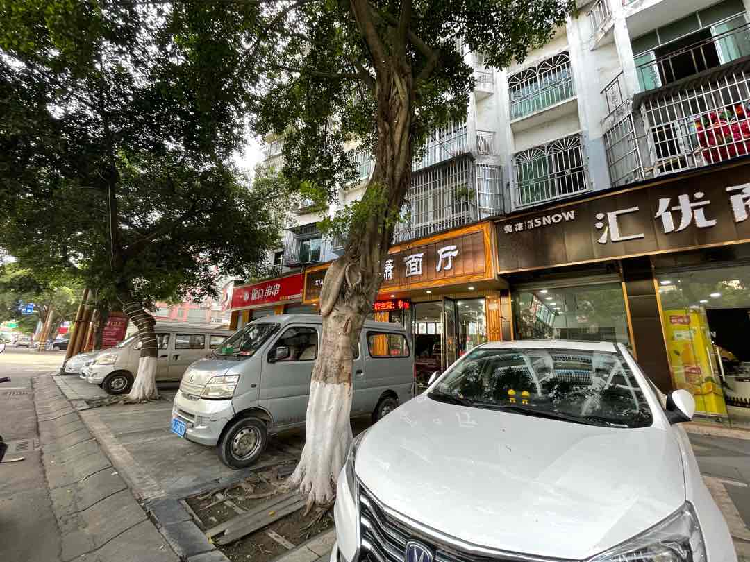 五十米大街,五十米大街正街上,大门面急售2