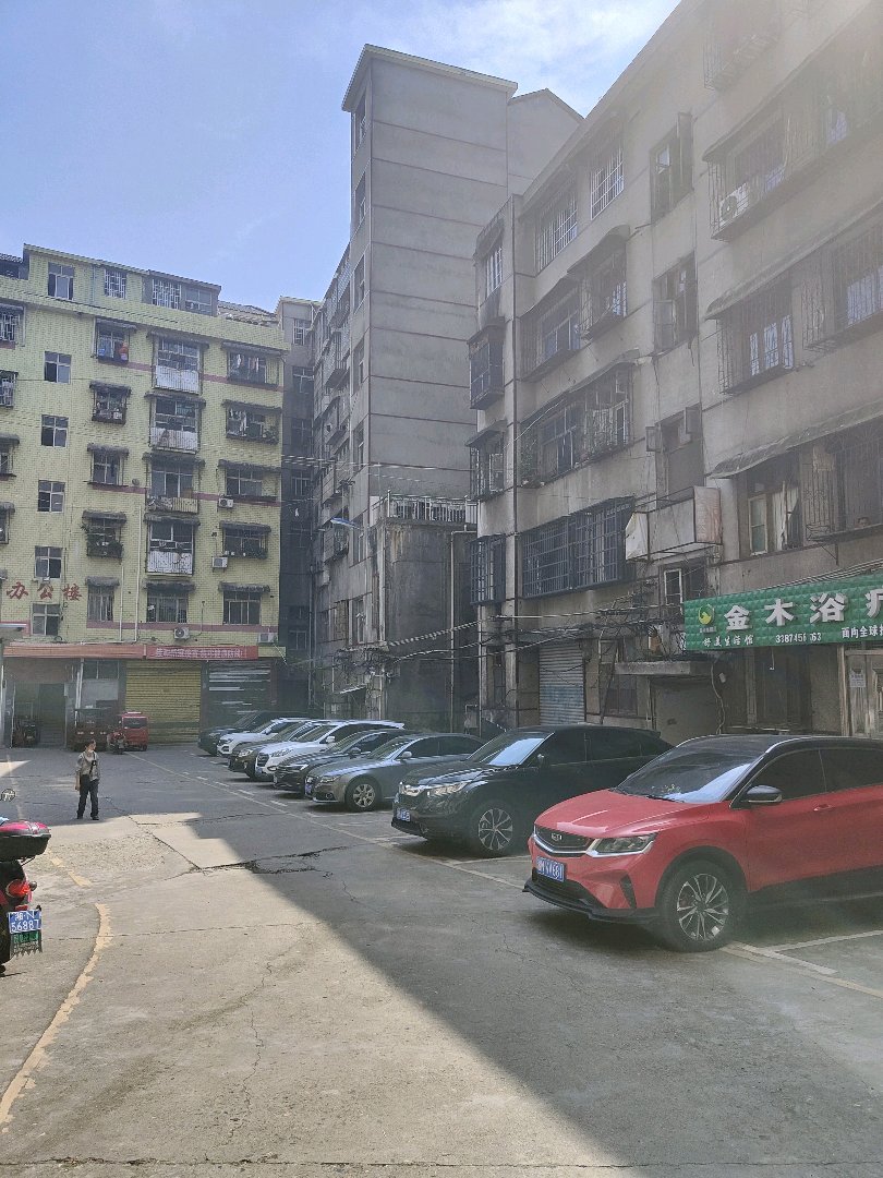 三角坪小区,三角坪运输公司6楼,面积142,三房两厅两卫!2