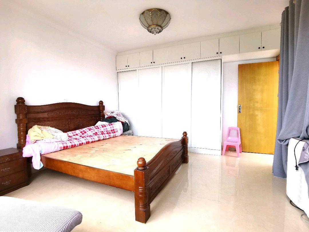 九隆小区,城南熵住急售,土地2.4,6室3厅4卫·南北通透铺面两格全新2