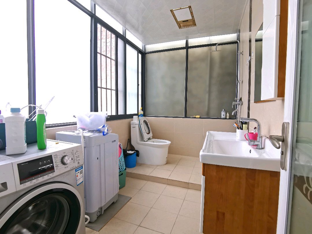 九隆小区,城南熵住急售,土地2.4,6室3厅4卫·南北通透铺面两格全新5