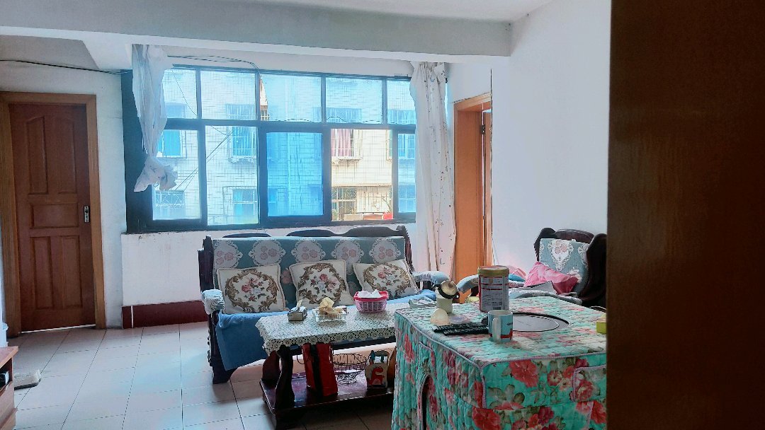 七十三菜场,七十三四小对面,四室一厅一卫1