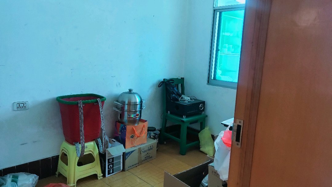 七十三菜场,七十三四小对面,四室一厅一卫6