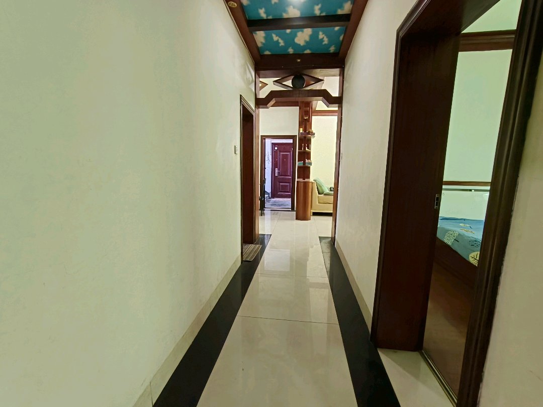 鑫苑小区,鑫苑市场大三室双卫住房出售9