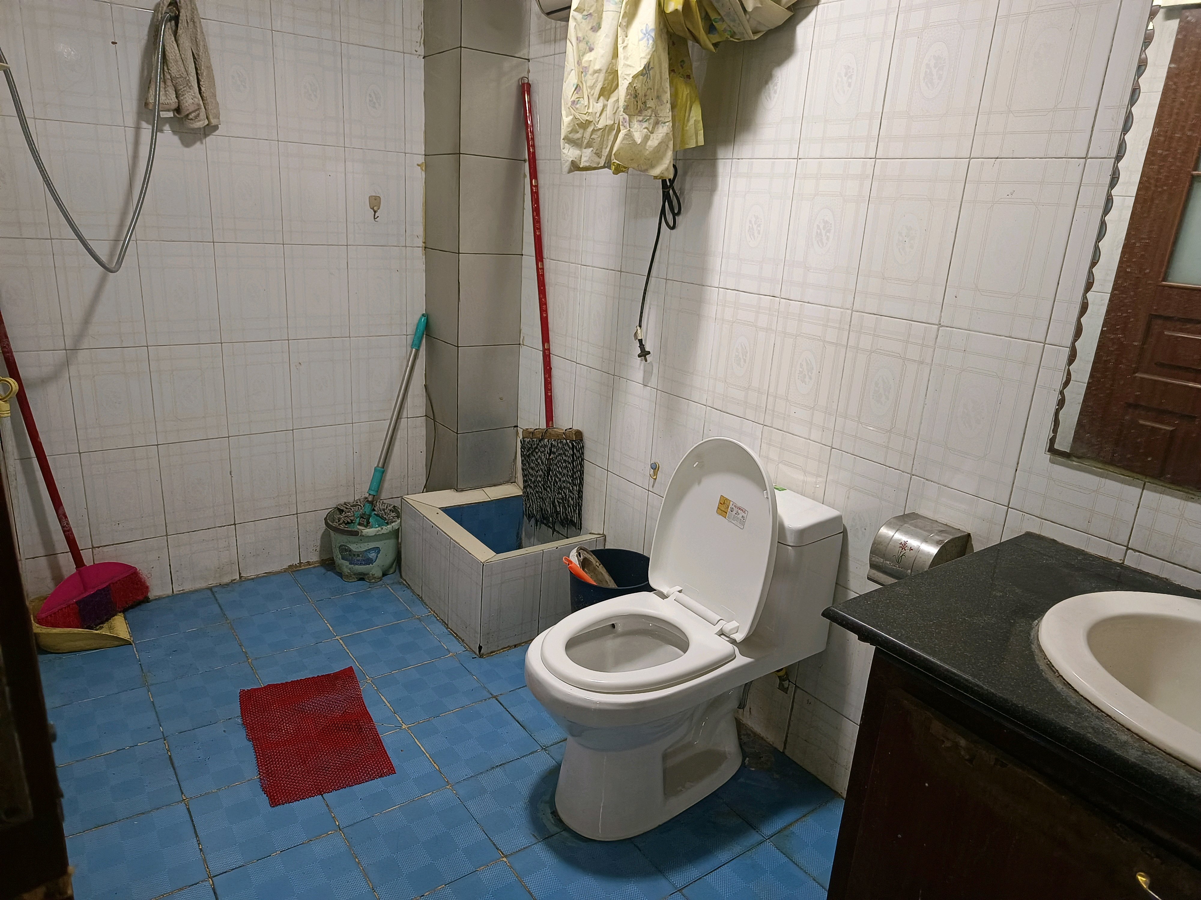 鑫苑小区,鑫苑市场大三室双卫住房出售15