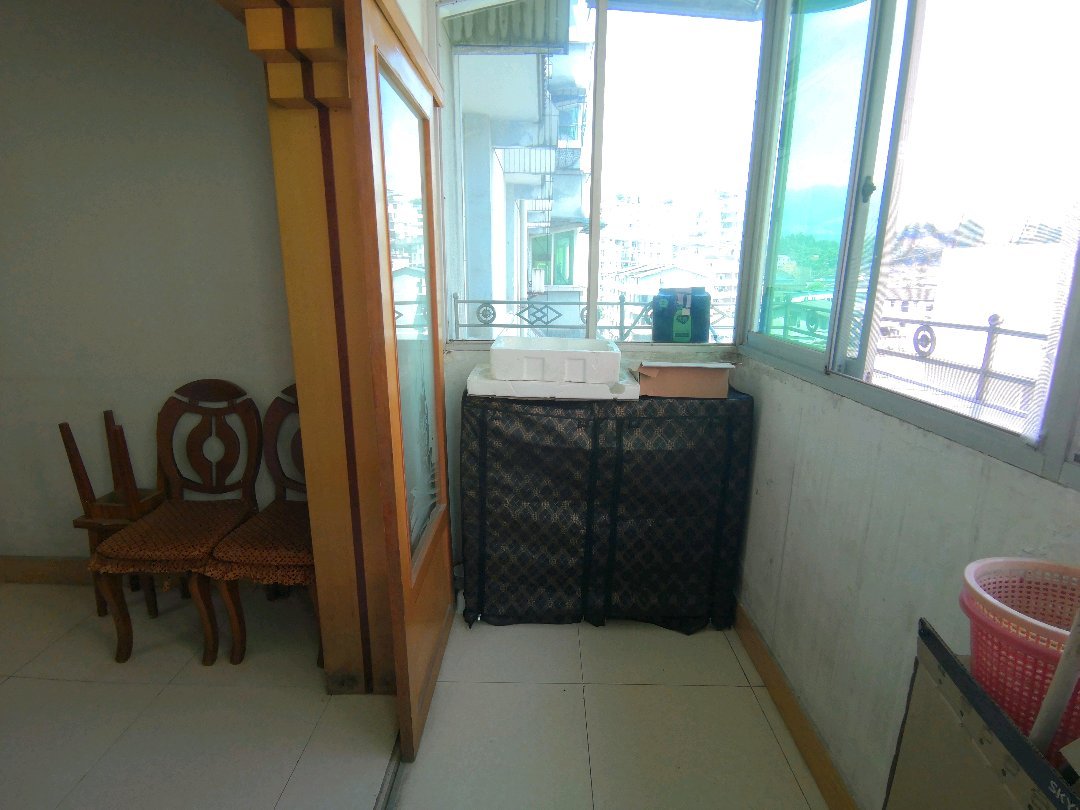 黄泥坝市公安局,施州大道 黄泥坝公安局宿舍 停车方便 三室两厅出售10