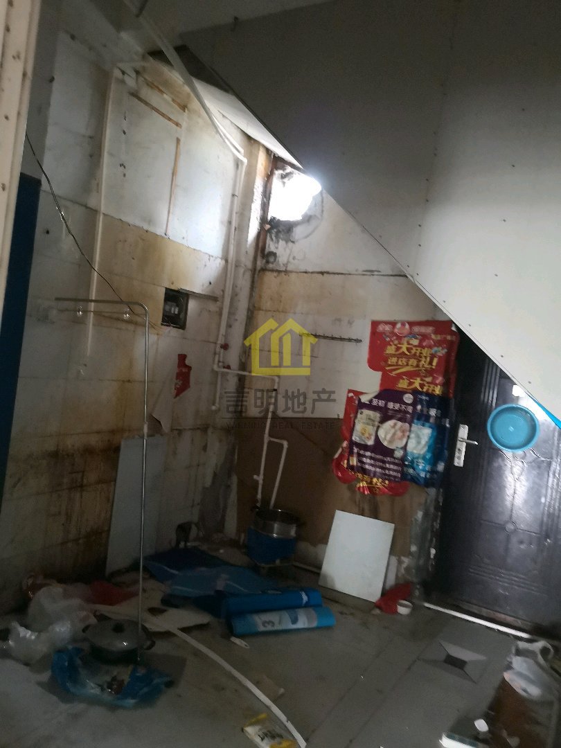 财富广场,财富广场临河门面房,位置优越,可租可售,租金一年一万6