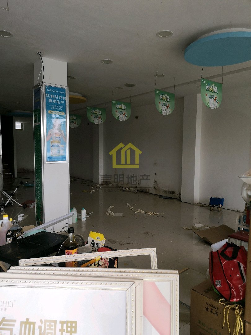 财富广场,财富广场临河门面房,位置优越,可租可售,租金一年一万7