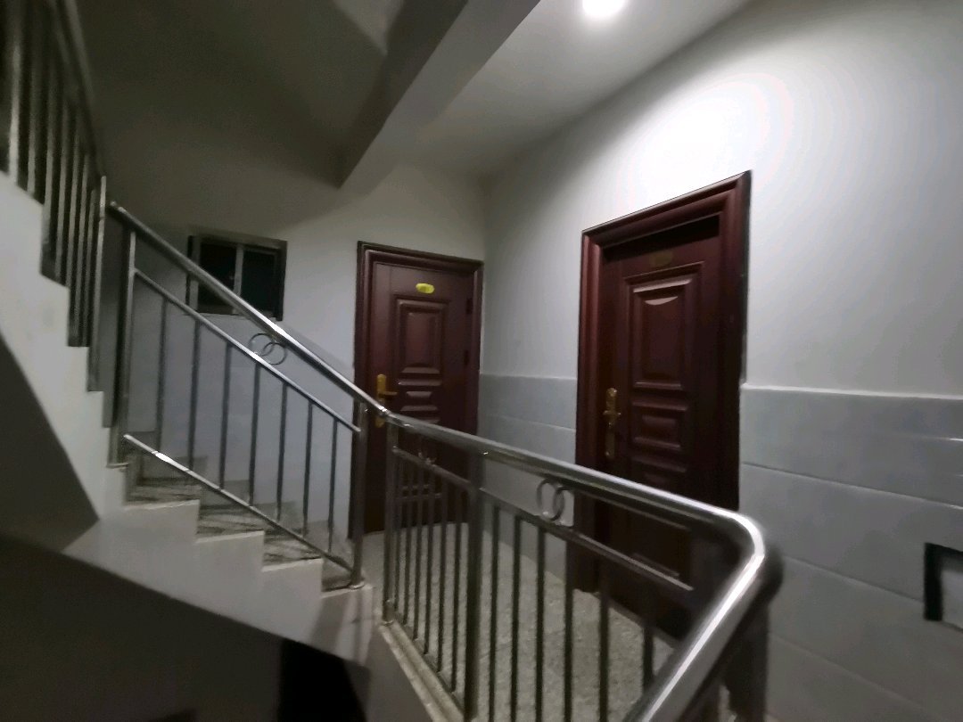 草坝小区,香颂美地隔壁整栋自建房低 价出售9