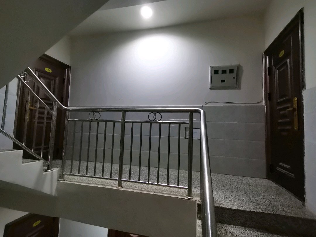 草坝小区,香颂美地隔壁整栋自建房低 价出售3