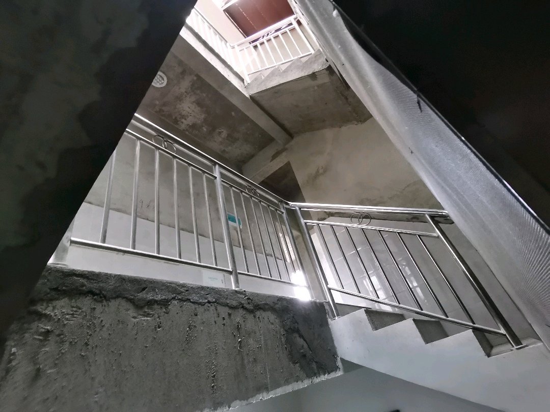 草坝小区,香颂美地隔壁整栋自建房低 价出售5
