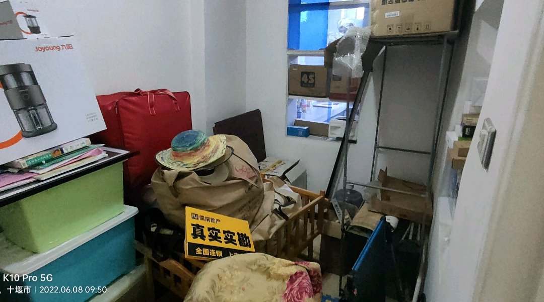 神鹰公司家属楼,五鼎小区精装3室,南北通透采光好。6