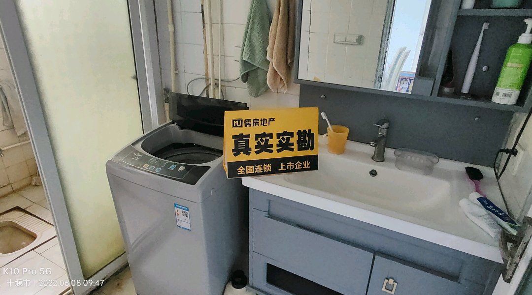 神鹰公司家属楼,五鼎小区精装3室,南北通透采光好。7