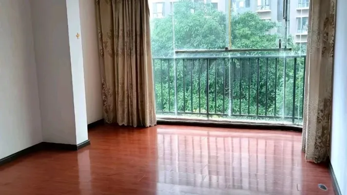 实验小学附近精装修大4室岀租,生活方便不带家具,读书方便