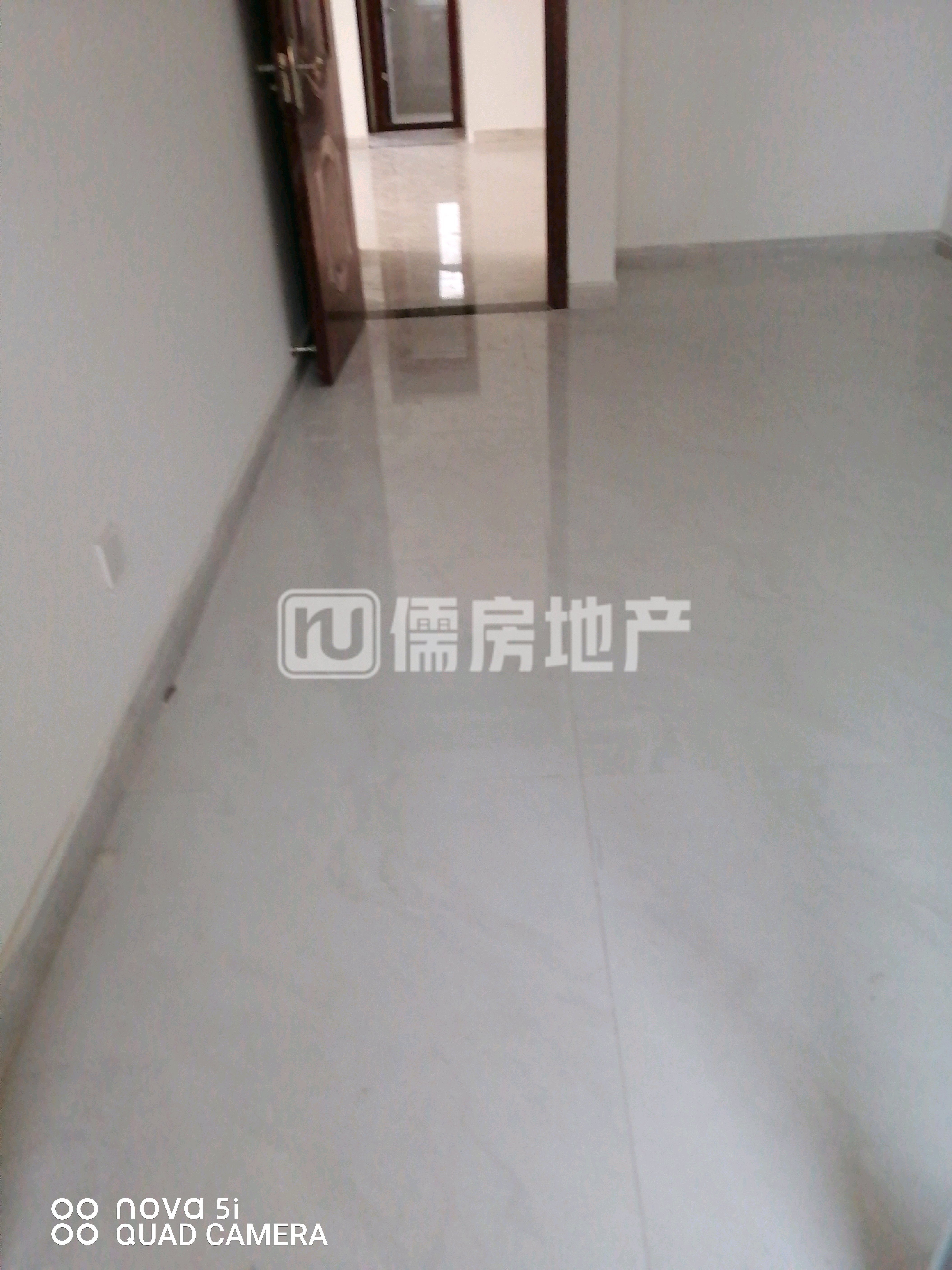 滨湖壹号三期,电梯好楼层带地下车位。前期首付50万13