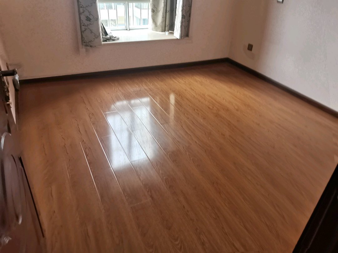 福瑞苑,城市花园旁大跃层豪华装修,带23平米的产权车库基本没有住过。12