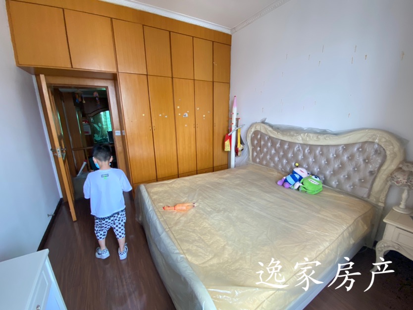 祥和公寓,这房子面积大,读一小,带楼顶花园,带一个车库11