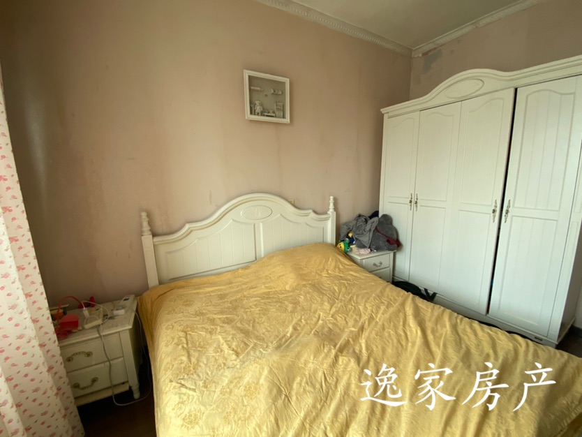 祥和公寓,这房子面积大,读一小,带楼顶花园,带一个车库2