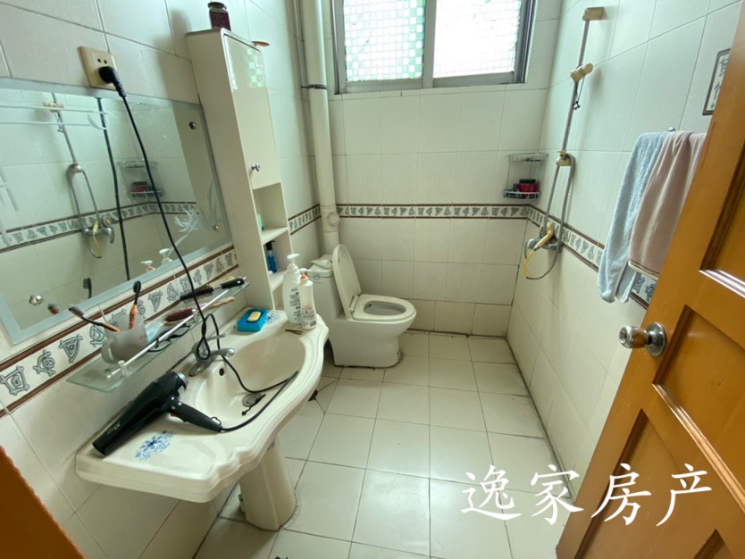 祥和公寓,这房子面积大,读一小,带楼顶花园,带一个车库4