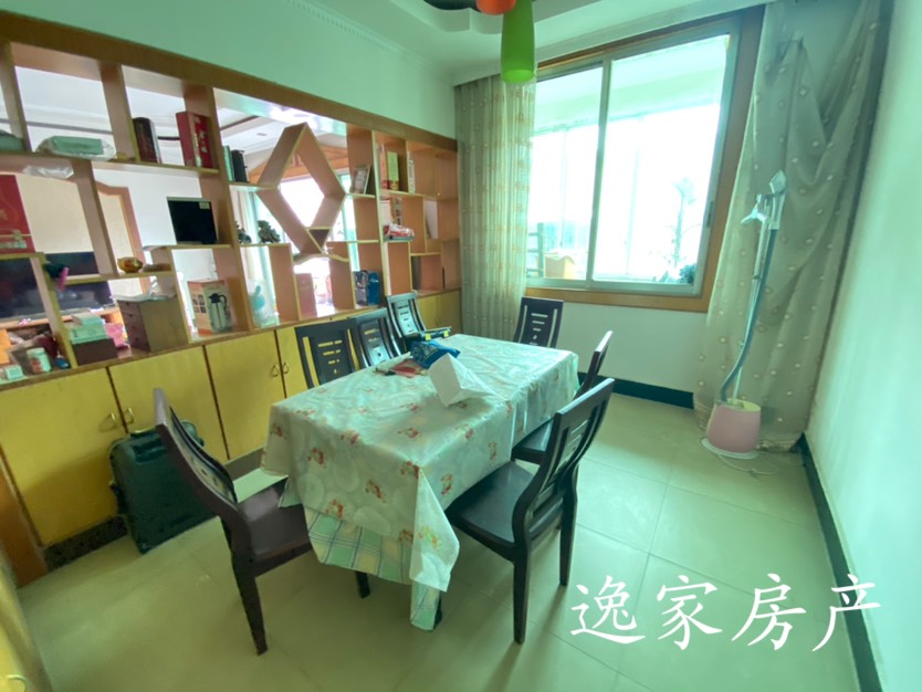 祥和公寓,这房子面积大,读一小,带楼顶花园,带一个车库5