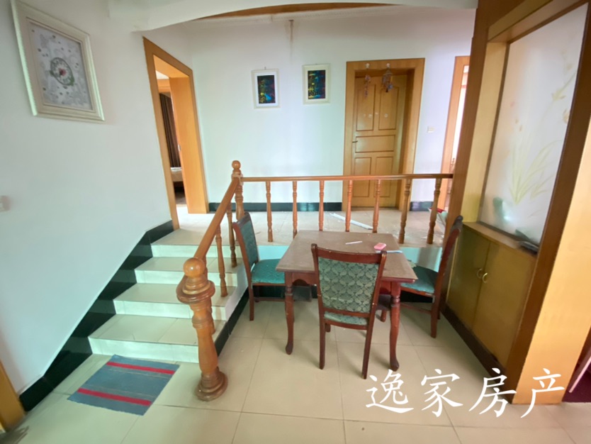 祥和公寓,这房子面积大,读一小,带楼顶花园,带一个车库8