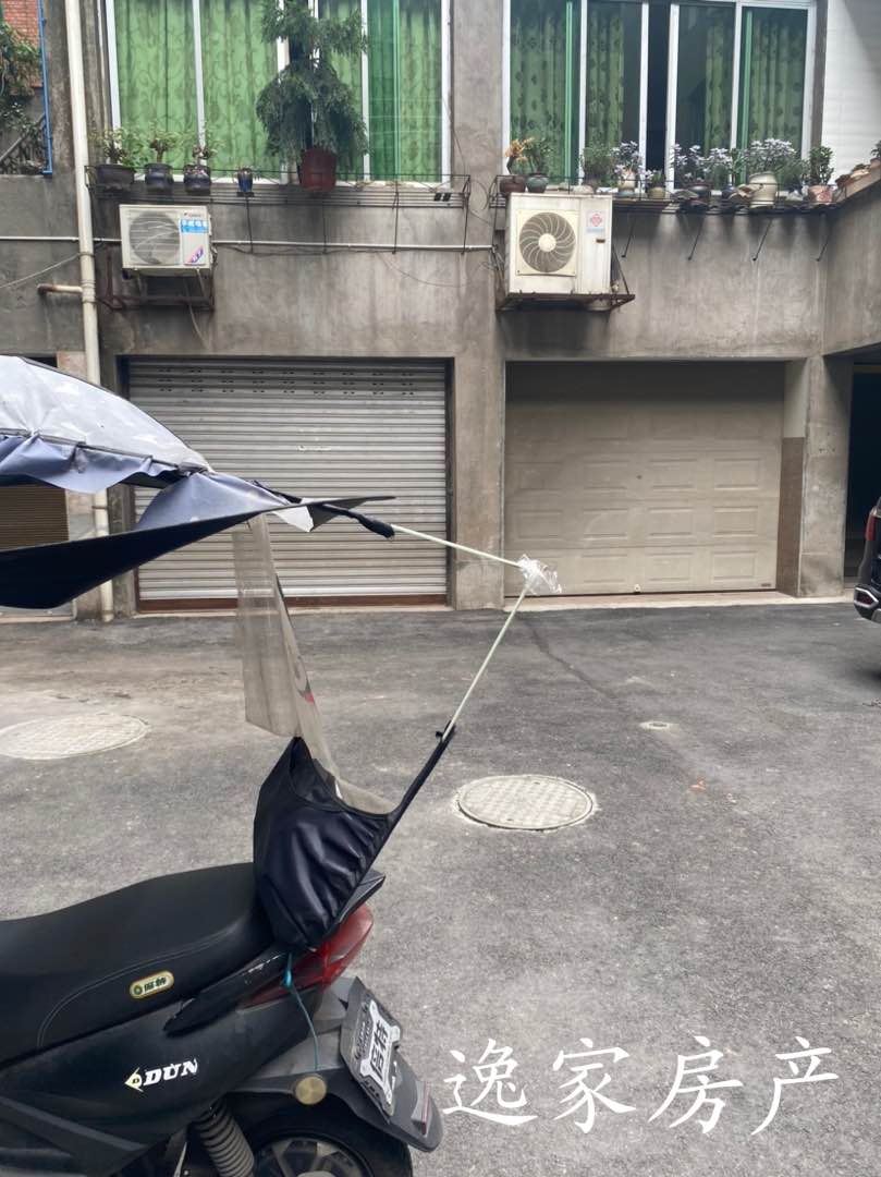 祥和公寓,这房子面积大,读一小,带楼顶花园,带一个车库9
