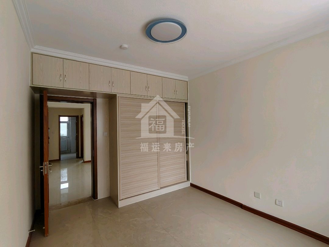 红星家园B区,一楼院,带附房,精装修未住。6