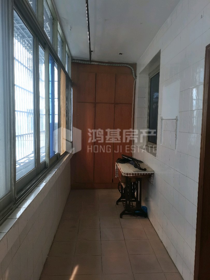 民德路,105㎡民德路紧邻地铁,公交便利6