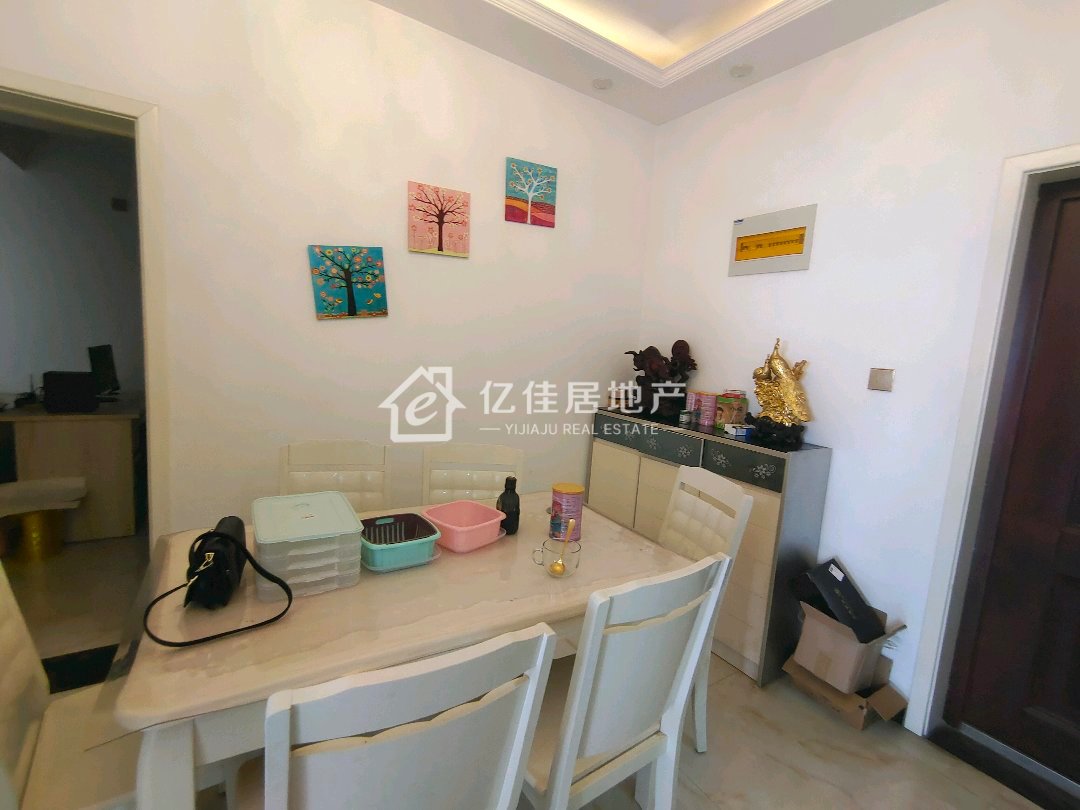 万基名家,3室2厅1卫1阳台,拎包入住,采光空气都很好!2