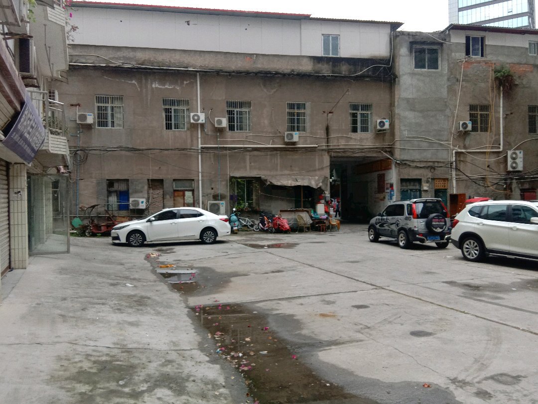 爱家小区,位置好,配套设施齐全2