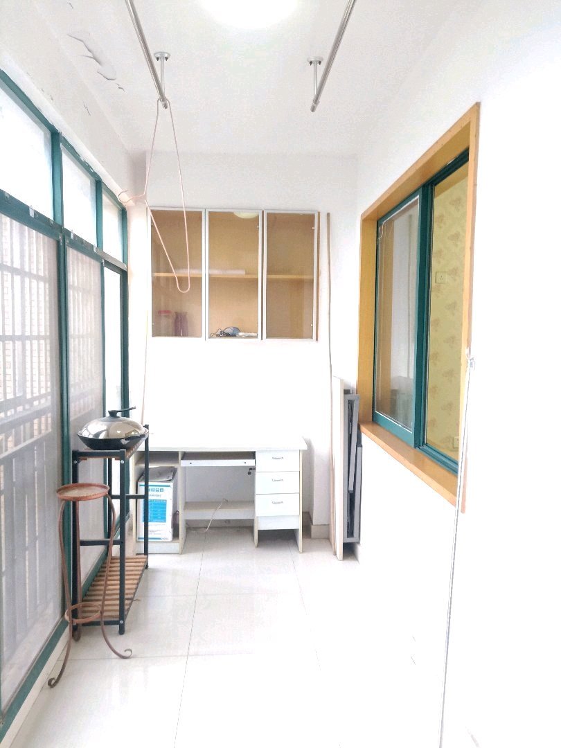 红建华府,红建华府精装小户型,家具家电齐全,繁华地段停车免费。可按揭9