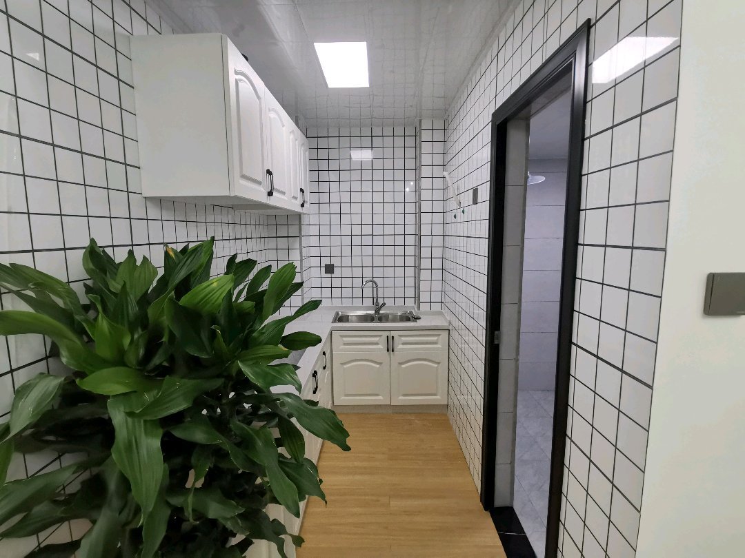 力和华府,万达广场对面力和华府两房两厅一卫精装修家电齐全10