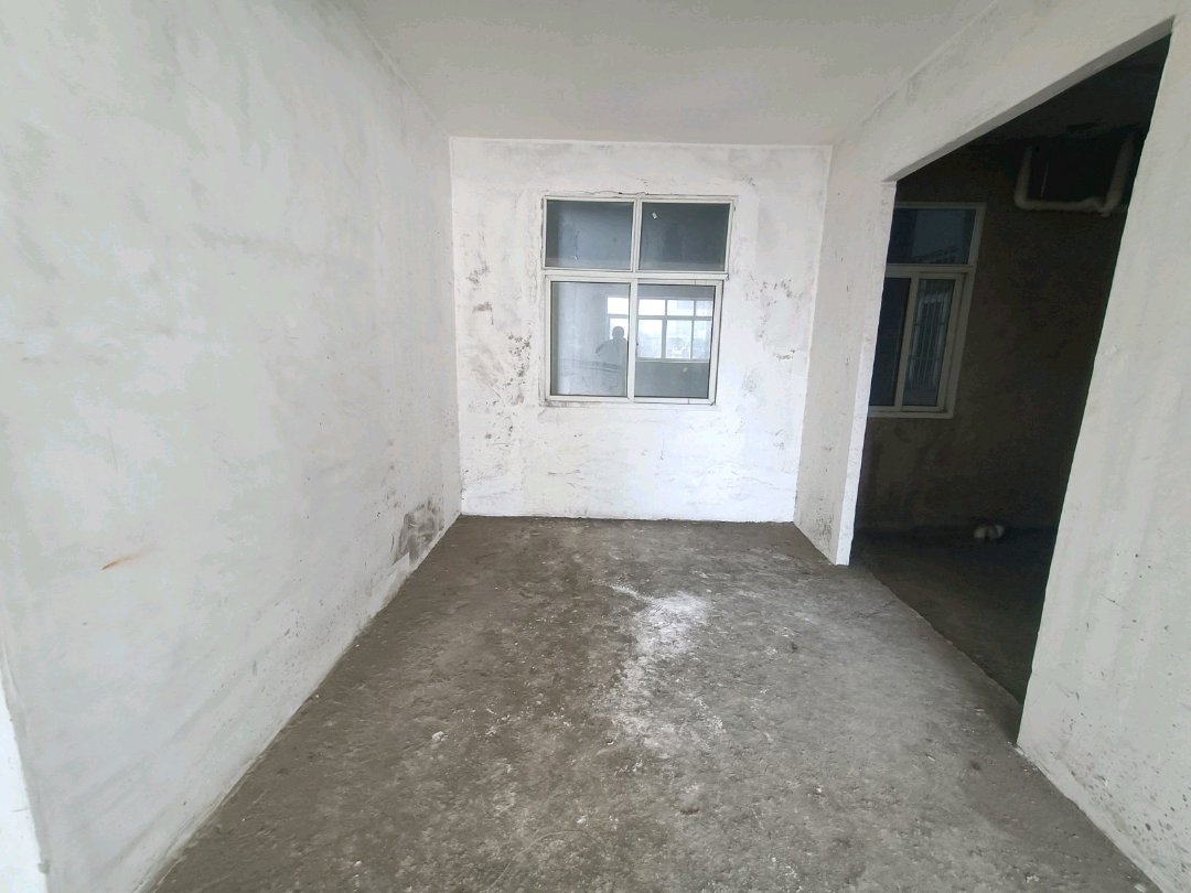双水世纪家园,双水小广场附近世纪佳苑电梯中层毛坯4室2厅 证齐可按揭7
