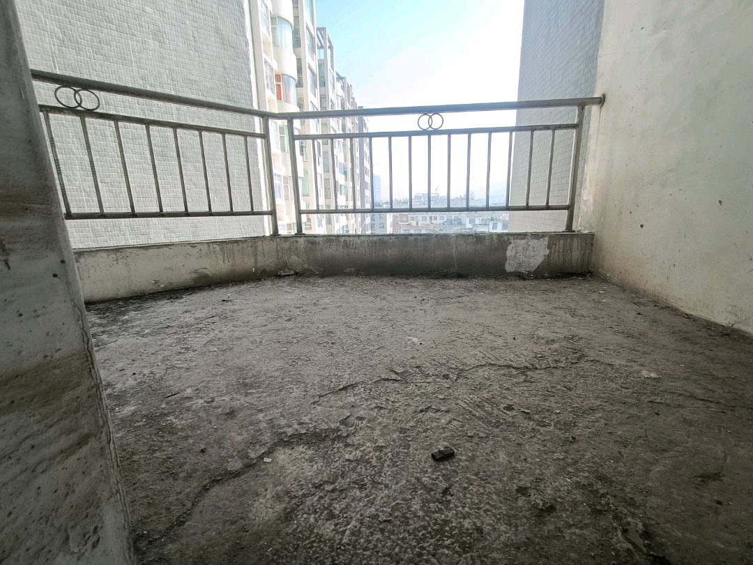 双水世纪家园,双水小广场附近世纪佳苑电梯中层毛坯4室2厅 证齐可按揭2