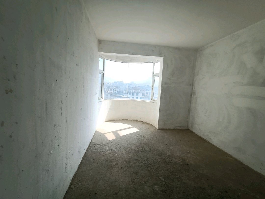 双水世纪家园,双水小广场附近世纪佳苑电梯中层毛坯4室2厅 证齐可按揭5