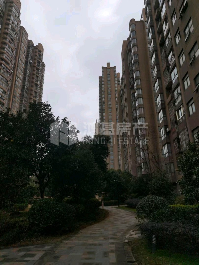 红谷峰尚,红谷峰尚小区红谷滩万达旁交通便利环境优美诚心出售9