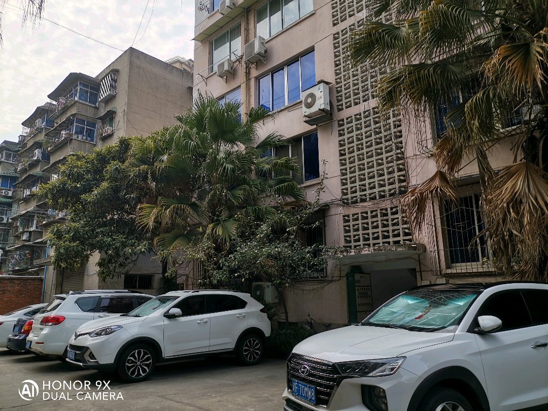 亭江街133号院,单价3000多旌东亭江街133号院 高层四室两厅两卫15