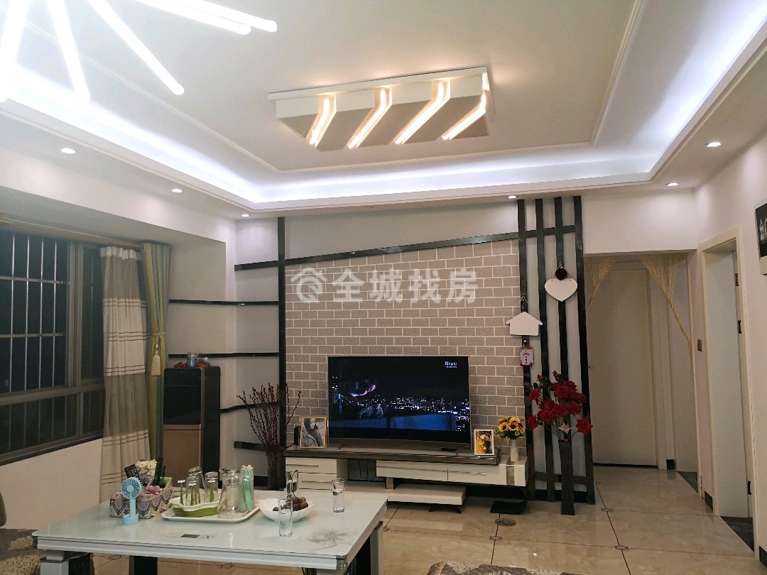 卧龙大都会,卧龙一期 三室两卫 精装修 带两个独立车位 拎包入住 卖 了9