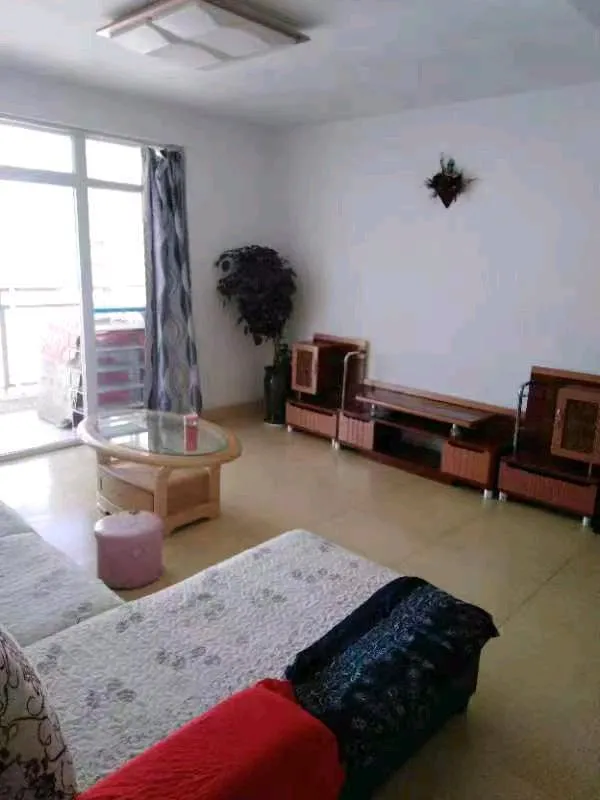 城中心繁华地段 附近有菜市场 超市