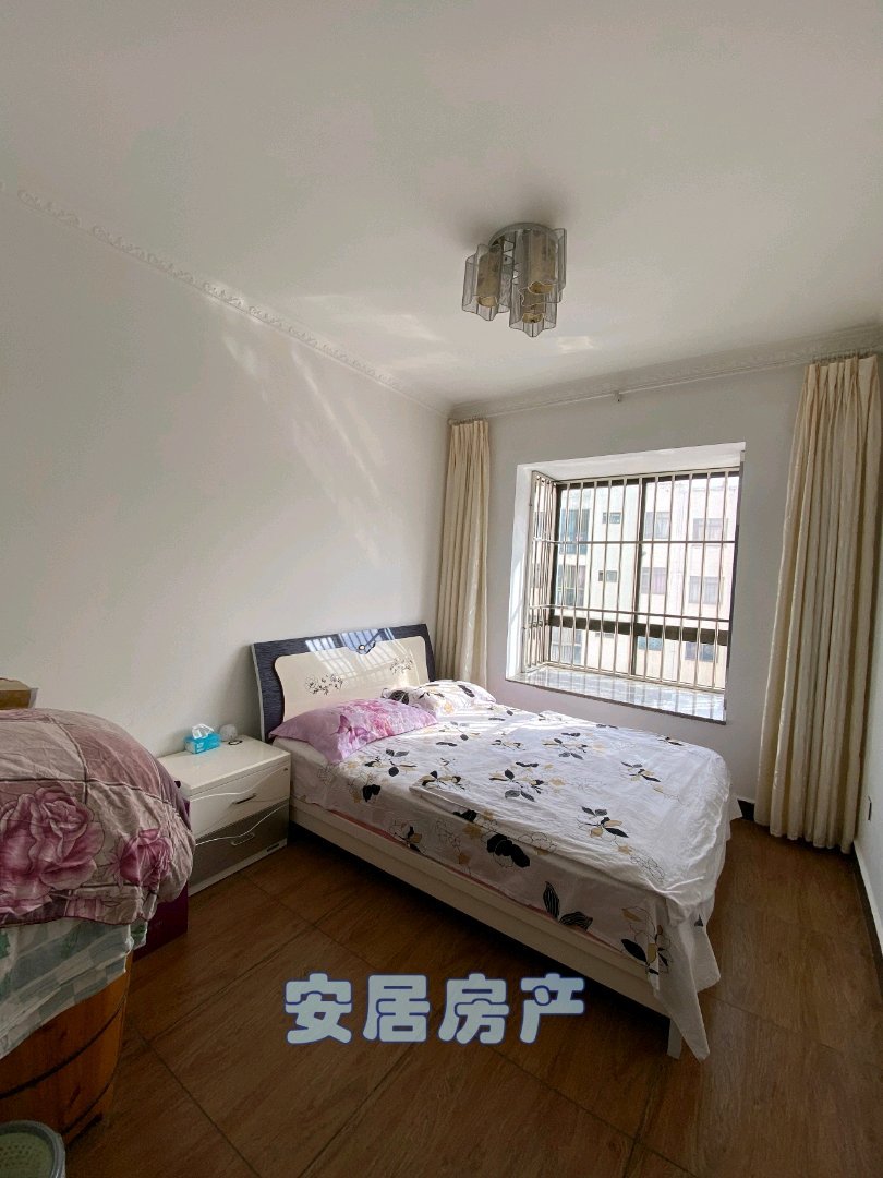 泸西县阳光花园,阳光花园 139.95平四室 价格便宜6