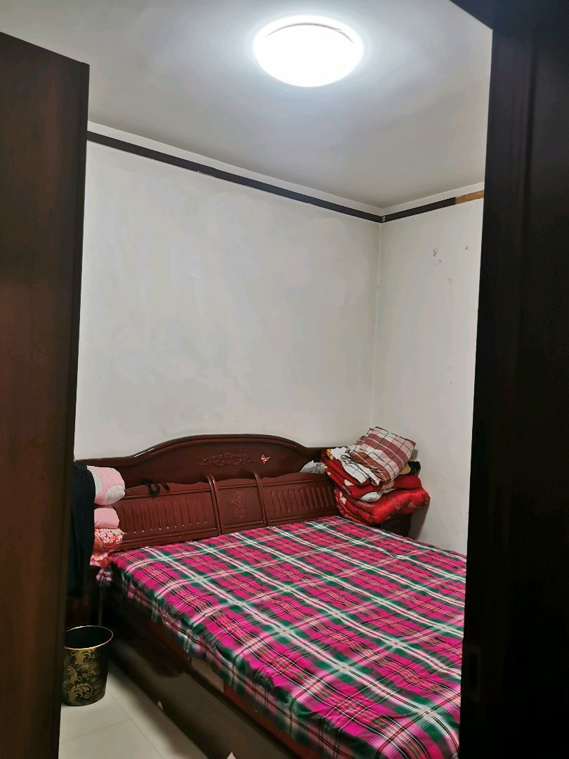 仿唐街工艺小区,交通方便,楼层优越,2