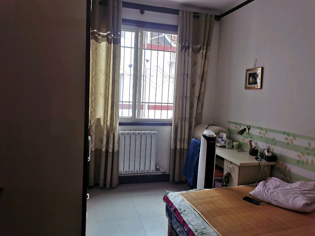 仿唐街工艺小区,交通方便,楼层优越,3