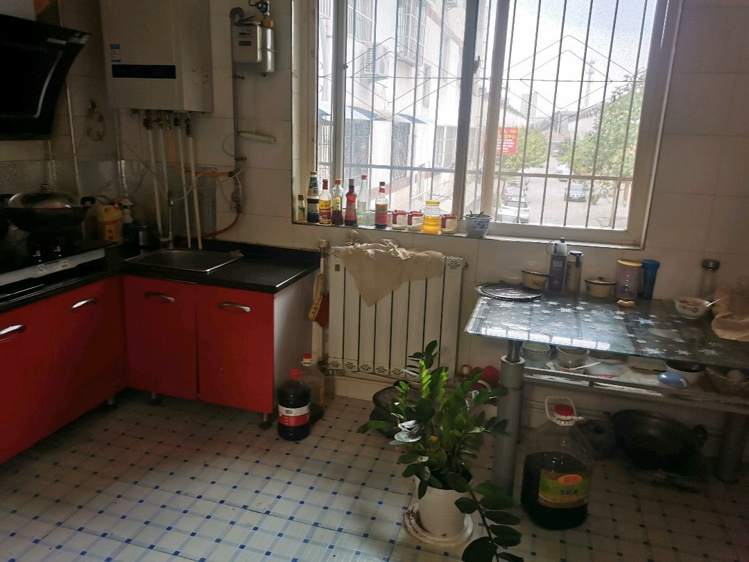 仿唐街工艺小区,交通方便,楼层优越,5