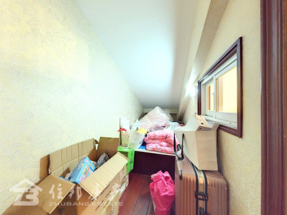 华瑞晴庐,市北板块,顶跃上下两层户型卖平层的价格急售,满二为一8