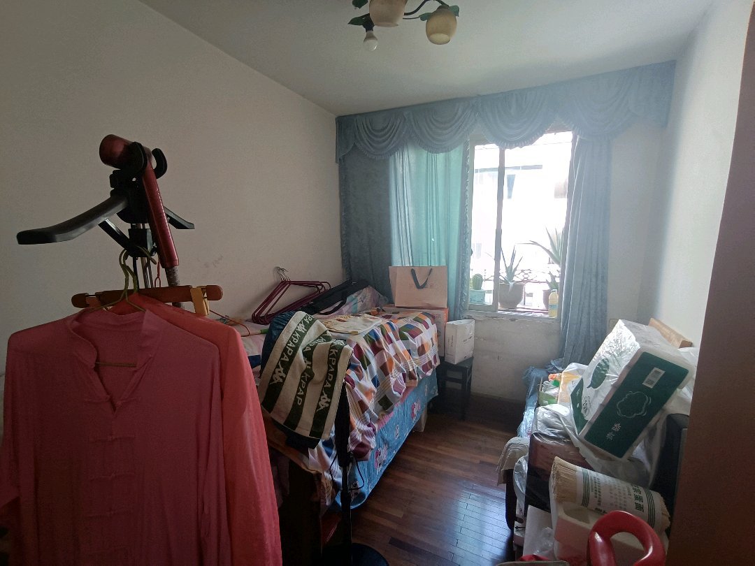 润丰小区,中华路润丰二区三室两厅出售5