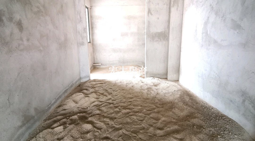 豪景大院数码城,二小和一中 桂圆路毛坯电梯4室2厅2卫2,格局布置好!3