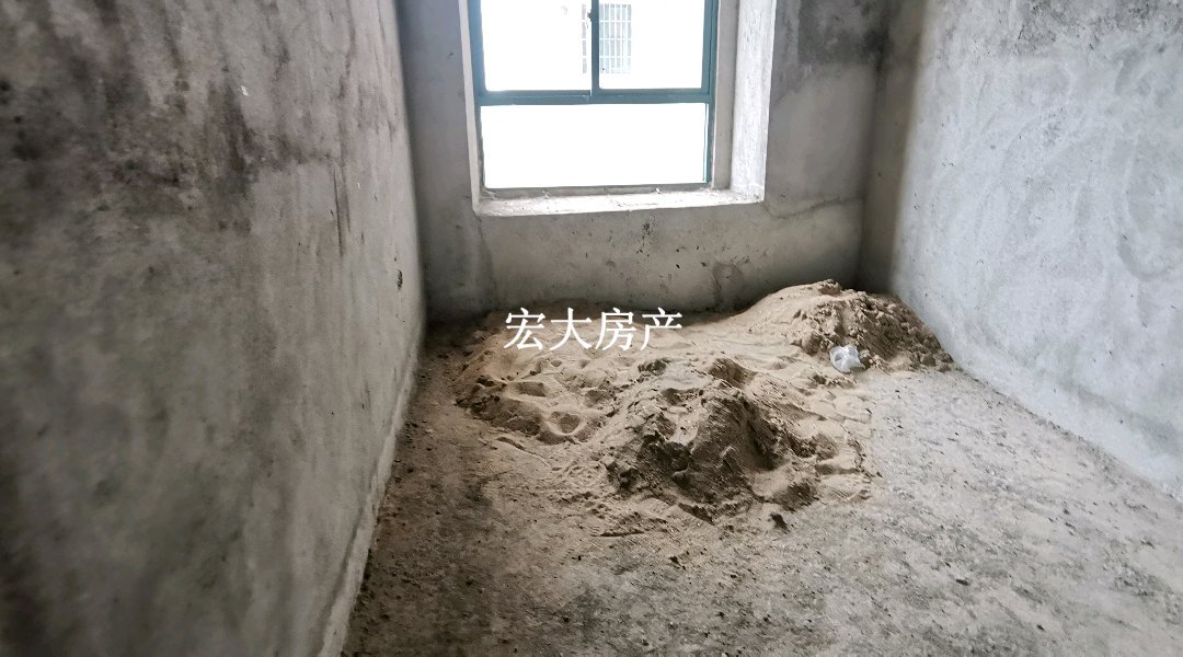 豪景大院数码城,二小和一中 桂圆路毛坯电梯4室2厅2卫2,格局布置好!4