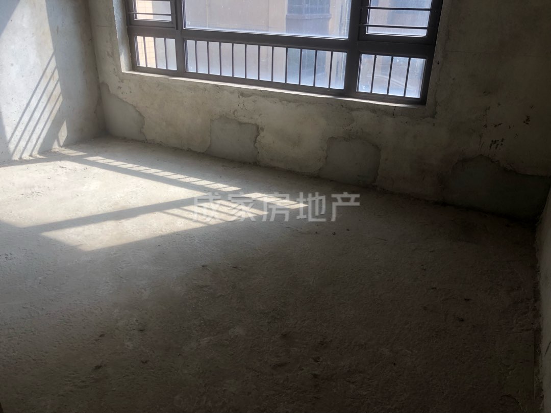 凯旋国际,凯旋国际毛坯70万元4室2厅2卫1阳台出售 送超大阳台8