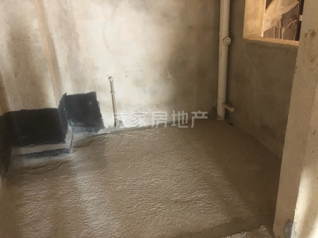 凯旋国际,凯旋国际毛坯70万元4室2厅2卫1阳台出售 送超大阳台3