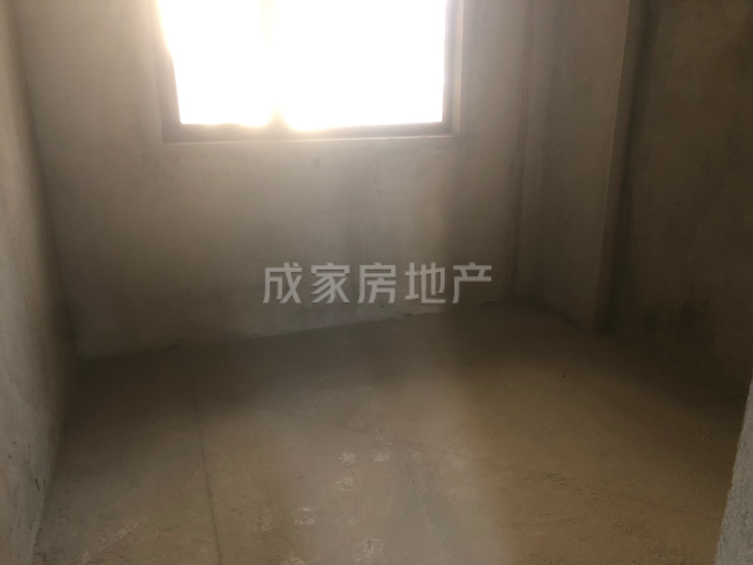 凯旋国际,凯旋国际毛坯70万元4室2厅2卫1阳台出售 送超大阳台4